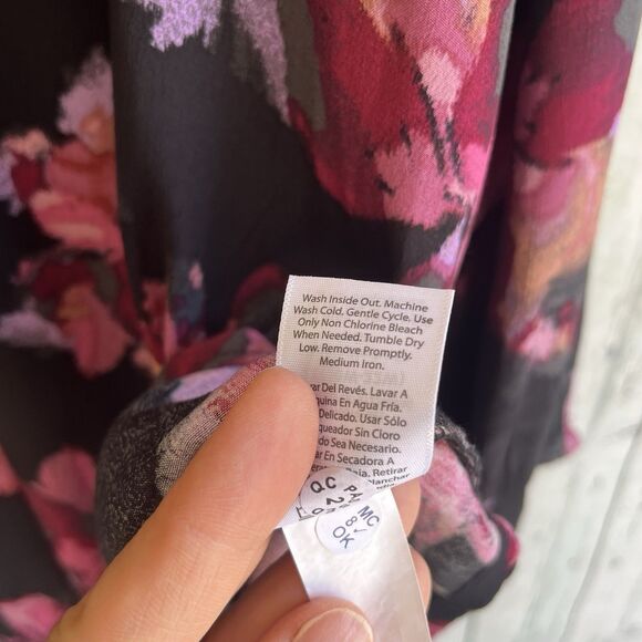 Terra & Sky Womens Dark Floral Top Size 2X Black Bloomcore Pintucks Office - Picture 10 of 11